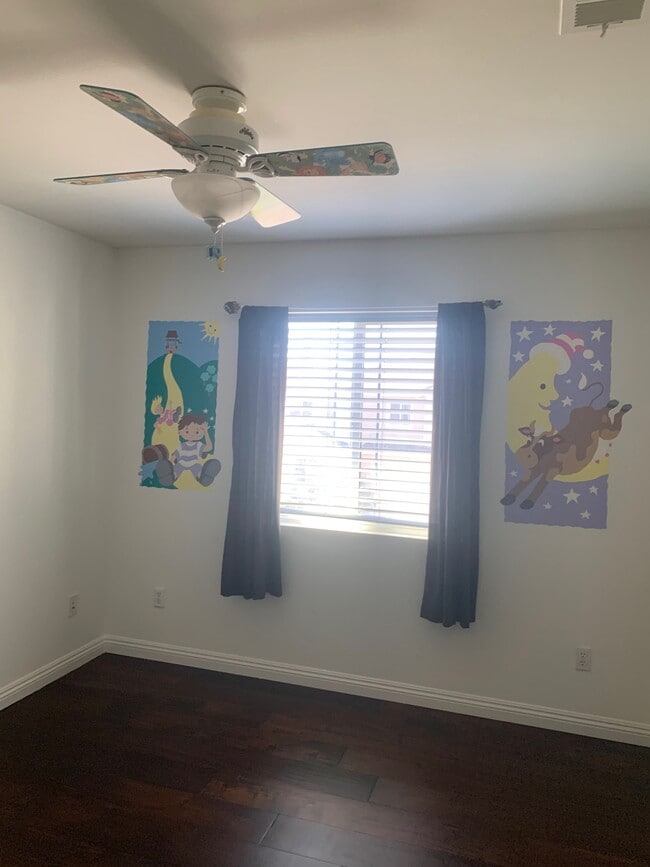 Foto del edificio - 2568 S Rochelle Ave