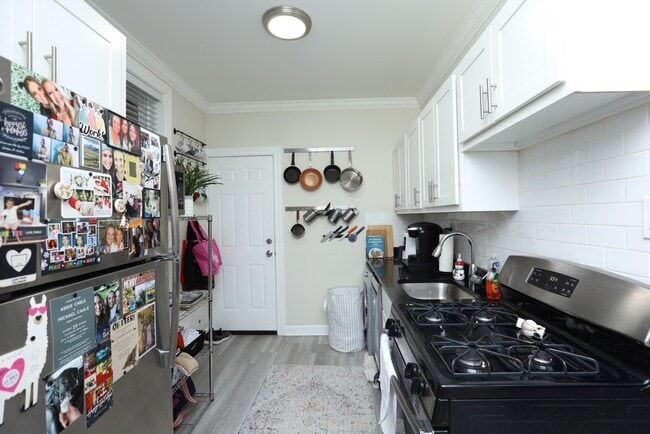 Building Photo - 644 W Roscoe St