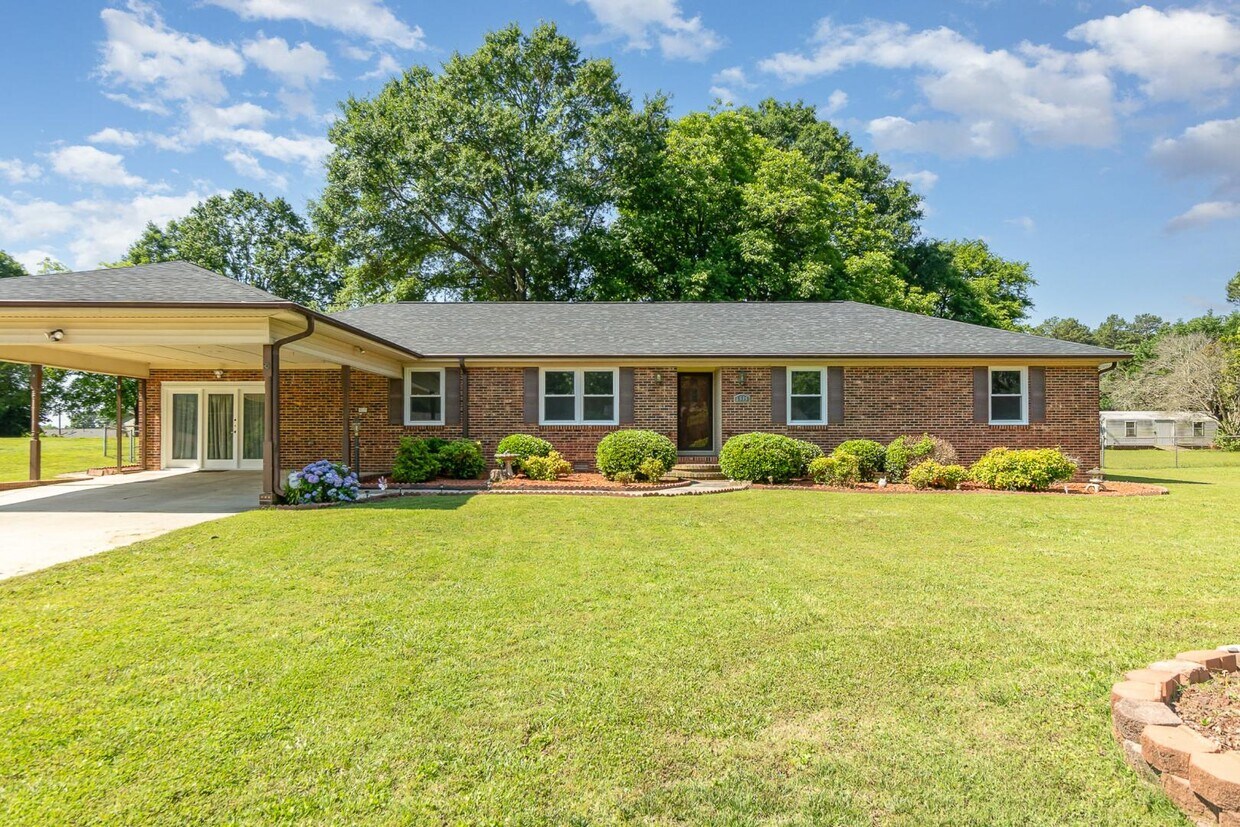 Primary Photo - 6515 Lynwood Dr NW