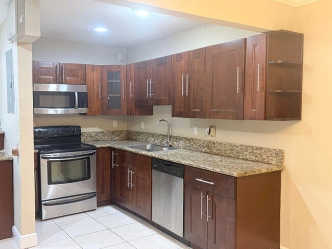 Foto del edificio - 7302 Westwood Dr