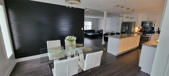 Photo - 1619 Linwood Dr House