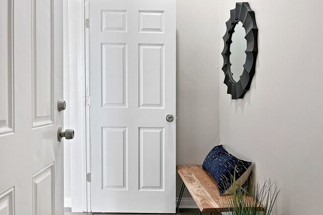 Foto del edificio - 715 N Harding Ave