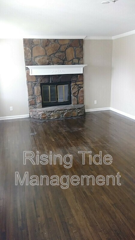 Foto del edificio - 1006 N Mountain Dr