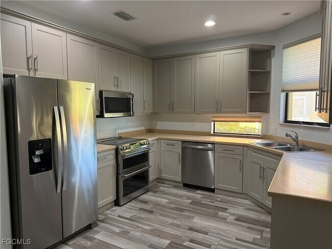 Foto del edificio - 15751 Prentiss Pointe Cir