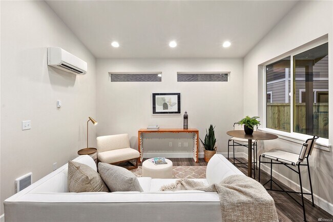 Brand New Lux Open Concept Living Area - 10982 SE 165th St