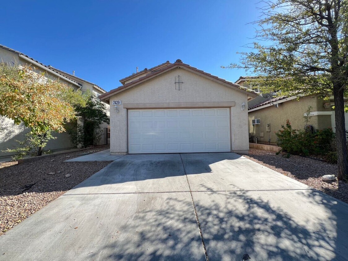 Primary Photo - Wonderful two-story single-family house