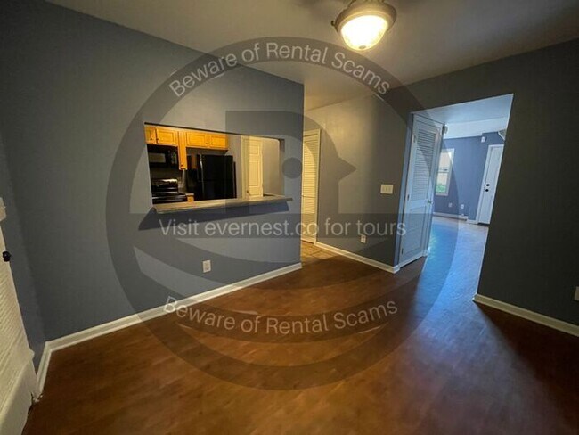 Foto del edificio - 5185 Falling Creek Ln