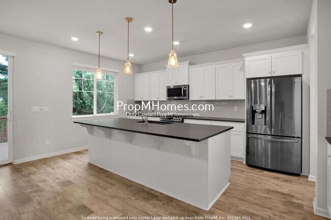 Building Photo - Stunning Four Bedroom Oasis in Tualatin!