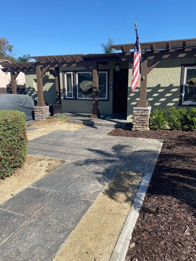 Building Photo - Coming Soon! Available Sept 1 - La Mesa Home