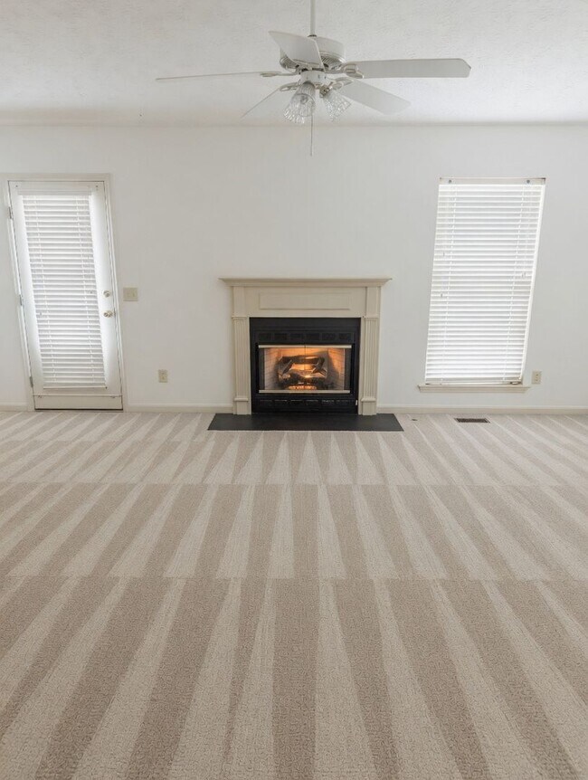 Foto del edificio - Spacious and beautiful Hendersonville home