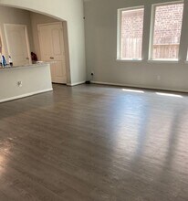 Building Photo - 2643 Dry Creek Dr