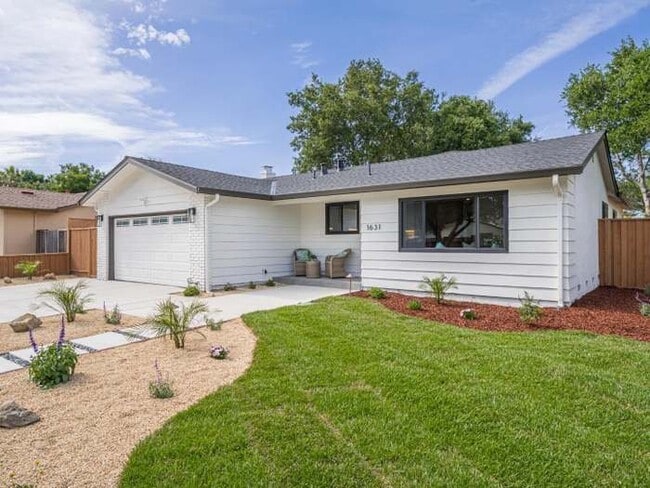Building Photo - 1631 Fawn Ct