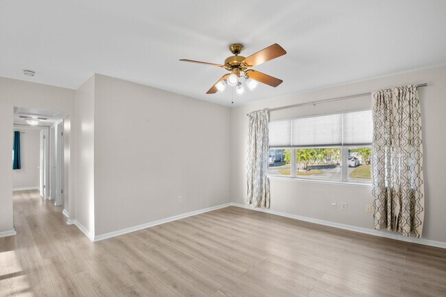 Foto del edificio - 5600 33rd Ave N