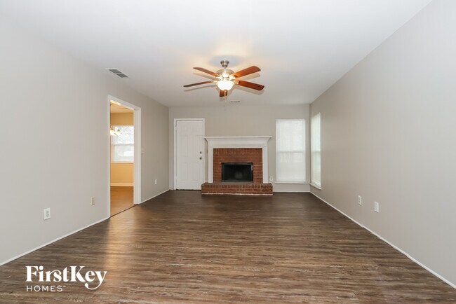 Foto del edificio - 8442 Glendevon Ct
