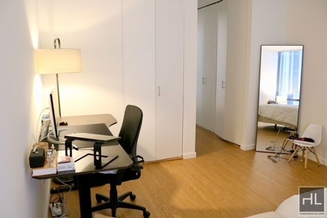 Foto del edificio - 2 bedroom 1 bathroom /FURNISHED / 3 weeks ...