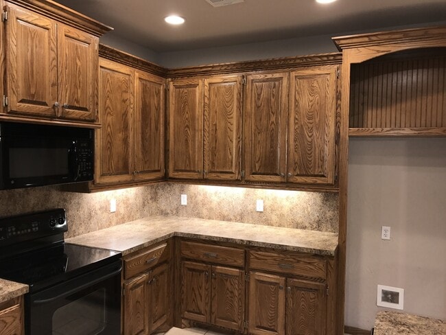 Building Photo - 2 bed, 2 bath duplex for rent in Moore