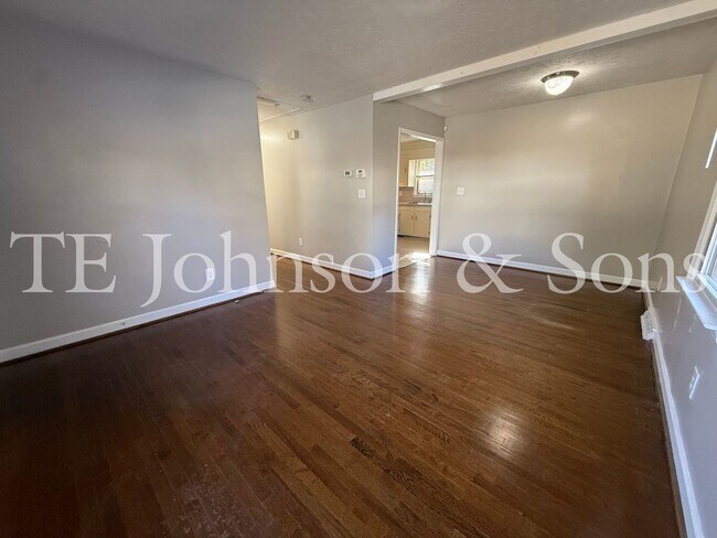 Foto del edificio - Cozy Single-Story Duplex Living on Raeford Ave