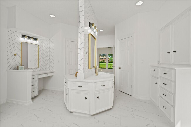 Building Photo - 1714 Plantation Dr