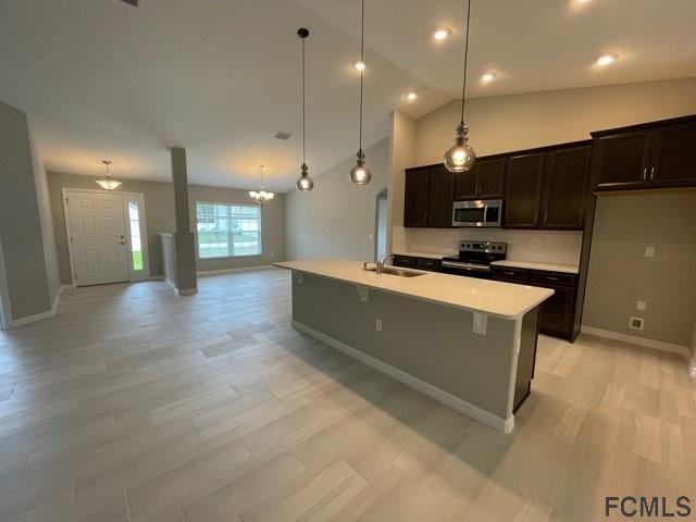 Foto del edificio - 8 Birchwood Dr