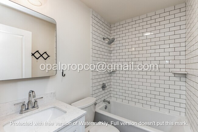 Foto del edificio - 3909 E Douglas Ave