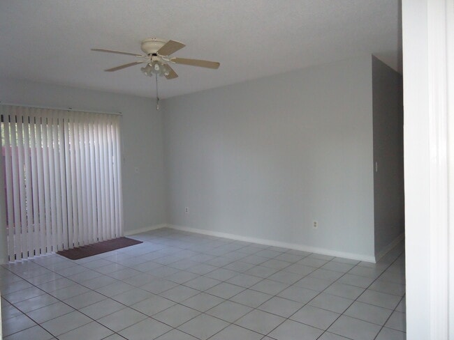 Building Photo - 1613 Little River Dr