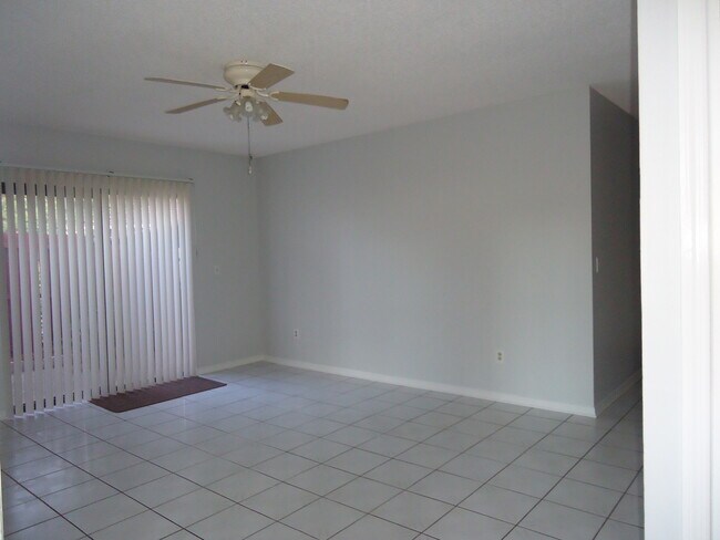 Foto del edificio - 1613 Little River Dr