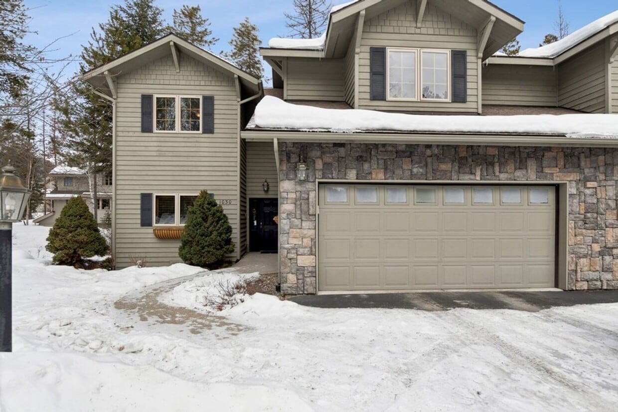 Primary Photo - 3 bedroom, 2.5 bath townhome, close to Whi...