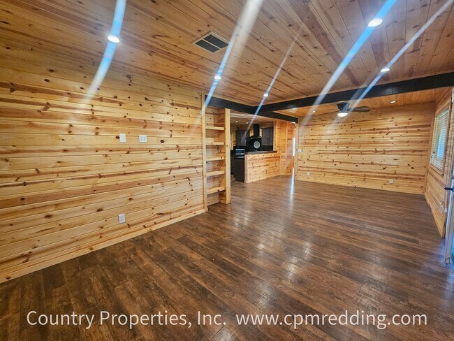 Building Photo - Country Living with 4 Bedrooms plus an Office!