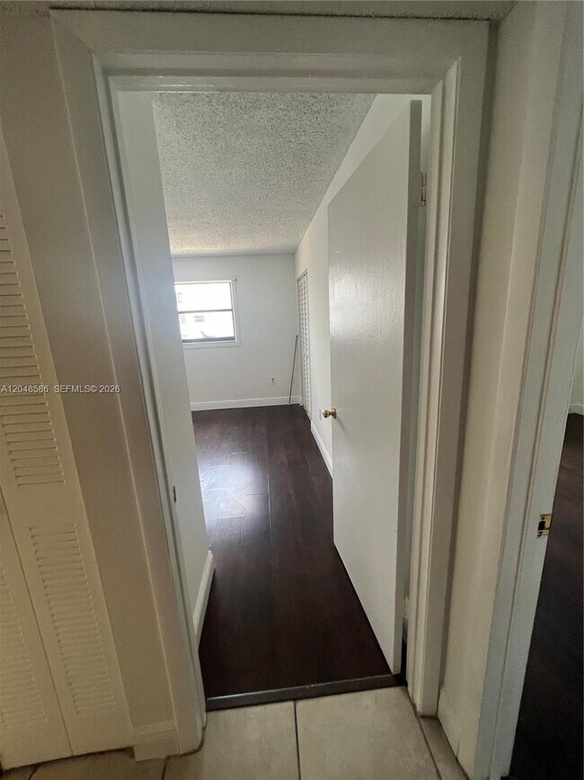 Foto del edificio - 8145 NW 7th St