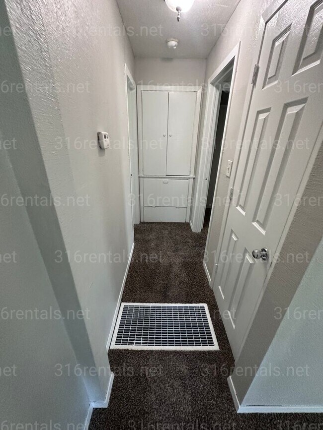 Foto del edificio - $650 - 1 bedroom/ 1 bathroom - Duplex