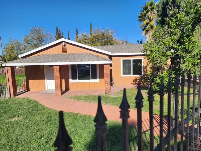 Foto del edificio - 7665 Machrea St