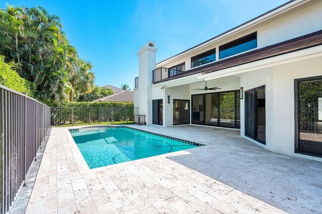 Building Photo - 2100 Queen Palm Rd