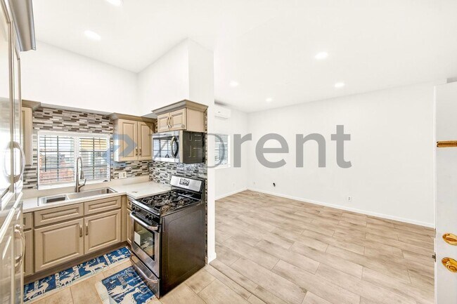 Foto del edificio - 1122 S Kingsley Dr