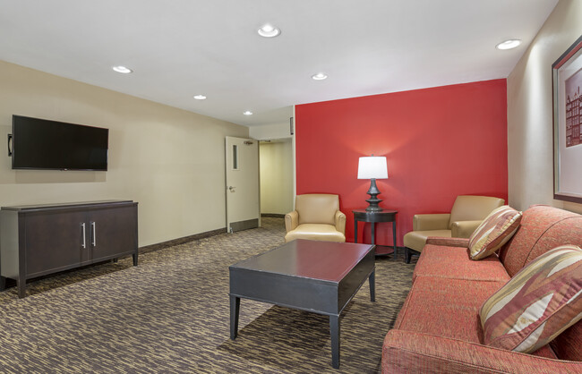 Lobby and Guest Check-in - Furnished Studio - Indianapolis