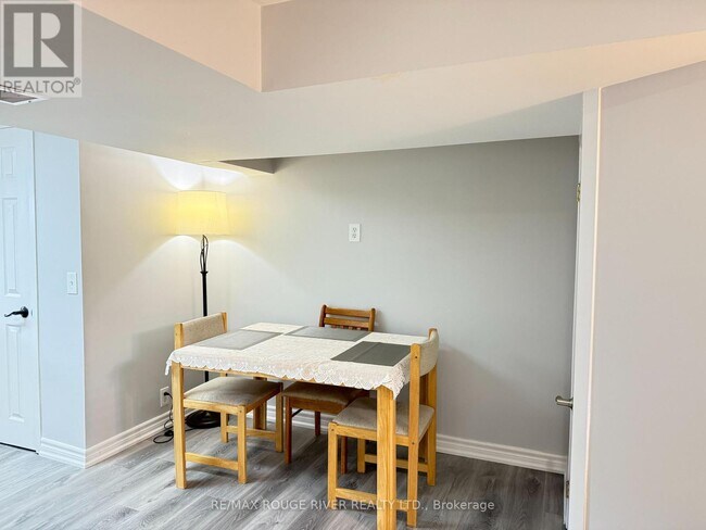 Building Photo - 717 Victory Dr