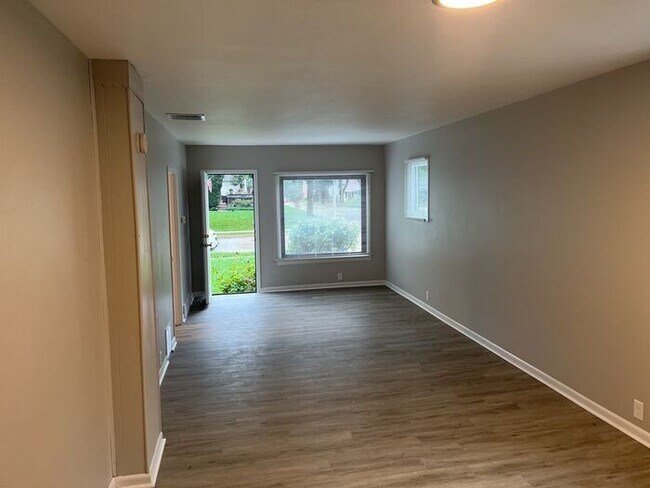 Building Photo - Newly Remodeled Single Family Home