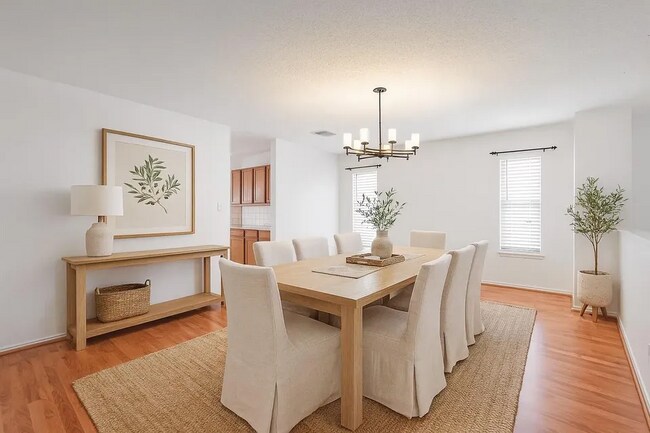 Foto del edificio - 2105 Zeppelin Dr