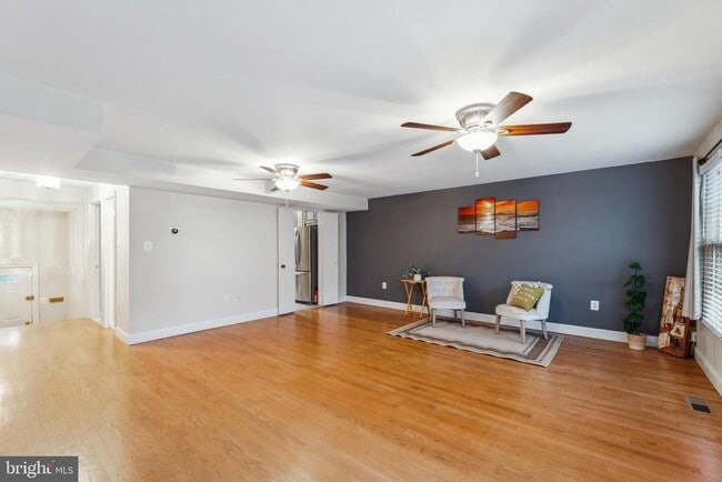 Foto del edificio - 8112 Rhodell Ln