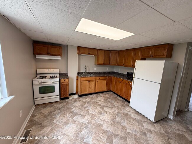 Building Photo - 505 Cayuga St