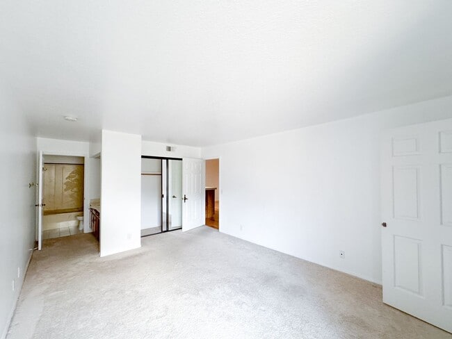 Building Photo - 2bd 2ba condo in Playa Vista !