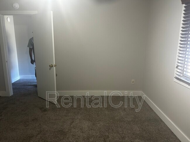 Foto del edificio - 35 Maywood Dr