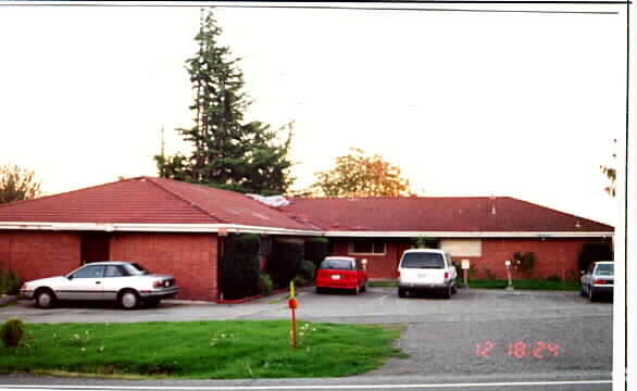 Primary Photo - Chinook Apartments