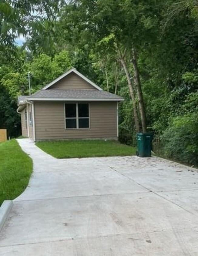 Primary Photo - Bring your canoe, the backyard is in the "...