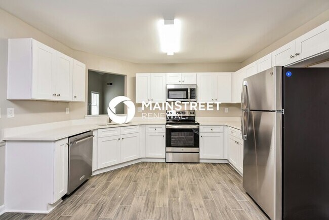 Foto del edificio - 4 Bedroom Pet-Friendly Home in COVINGTON, GA with Main Street Renewal