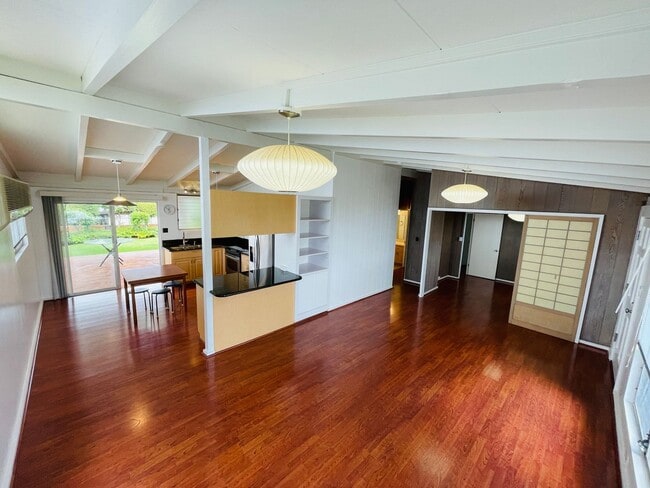 Building Photo - Beautiful Spacious 3 Bedroom Single Family...