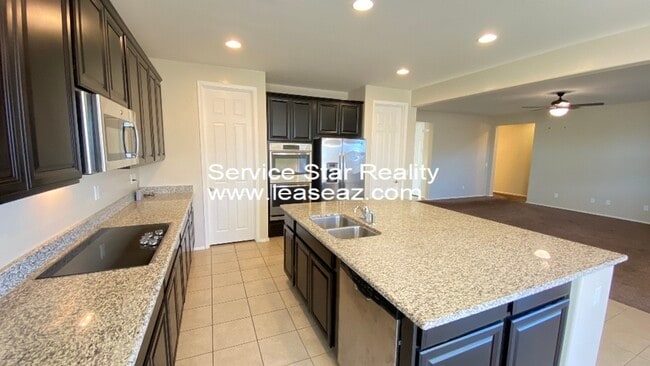 Building Photo - 3013 W Donner Dr