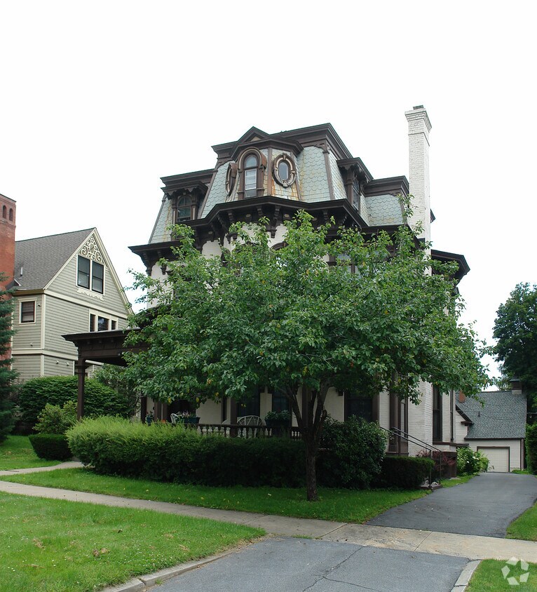 Building Photo - 630 N Broadway