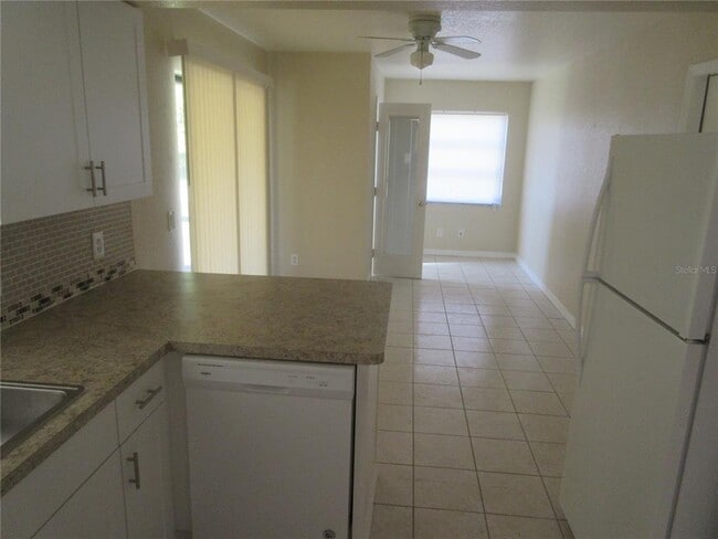 Foto del edificio - 979 Roseway Terrace NW