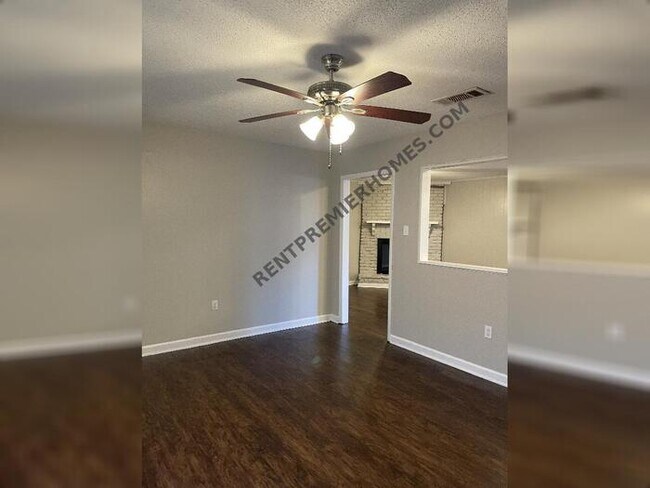 Foto del edificio - 10008 Republic Ln