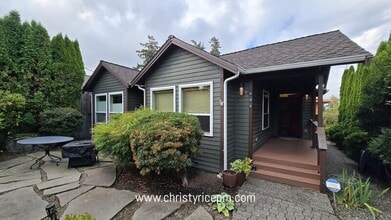 Building Photo - 609 13th Ave W